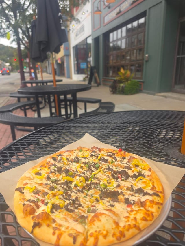 Cajun Bleu Cheesesteak Pizza.